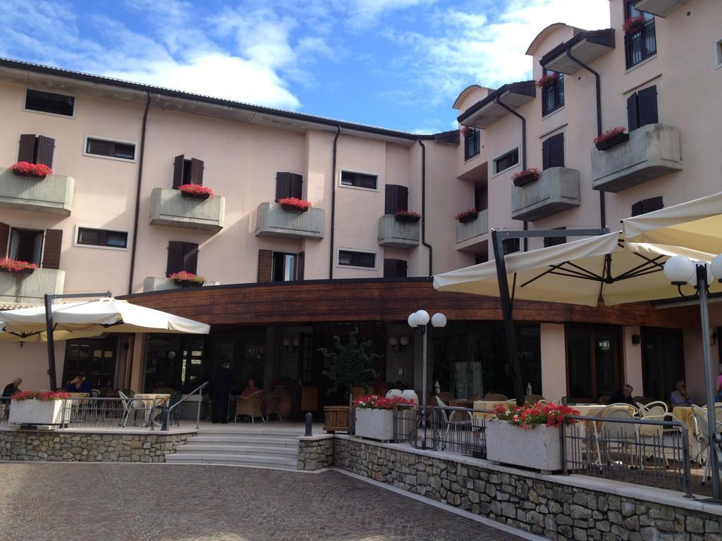 Albergo Sole San Zeno di Montagna Exterior foto